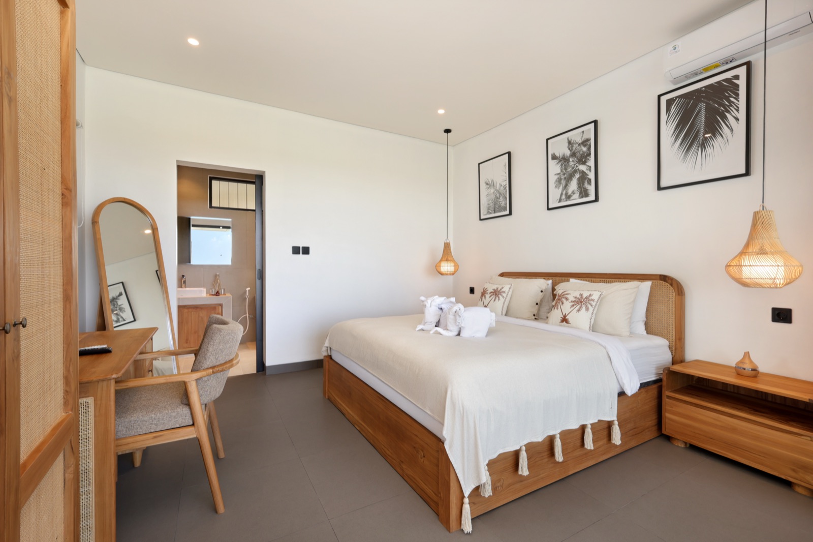 Bedroom 3 with pool view