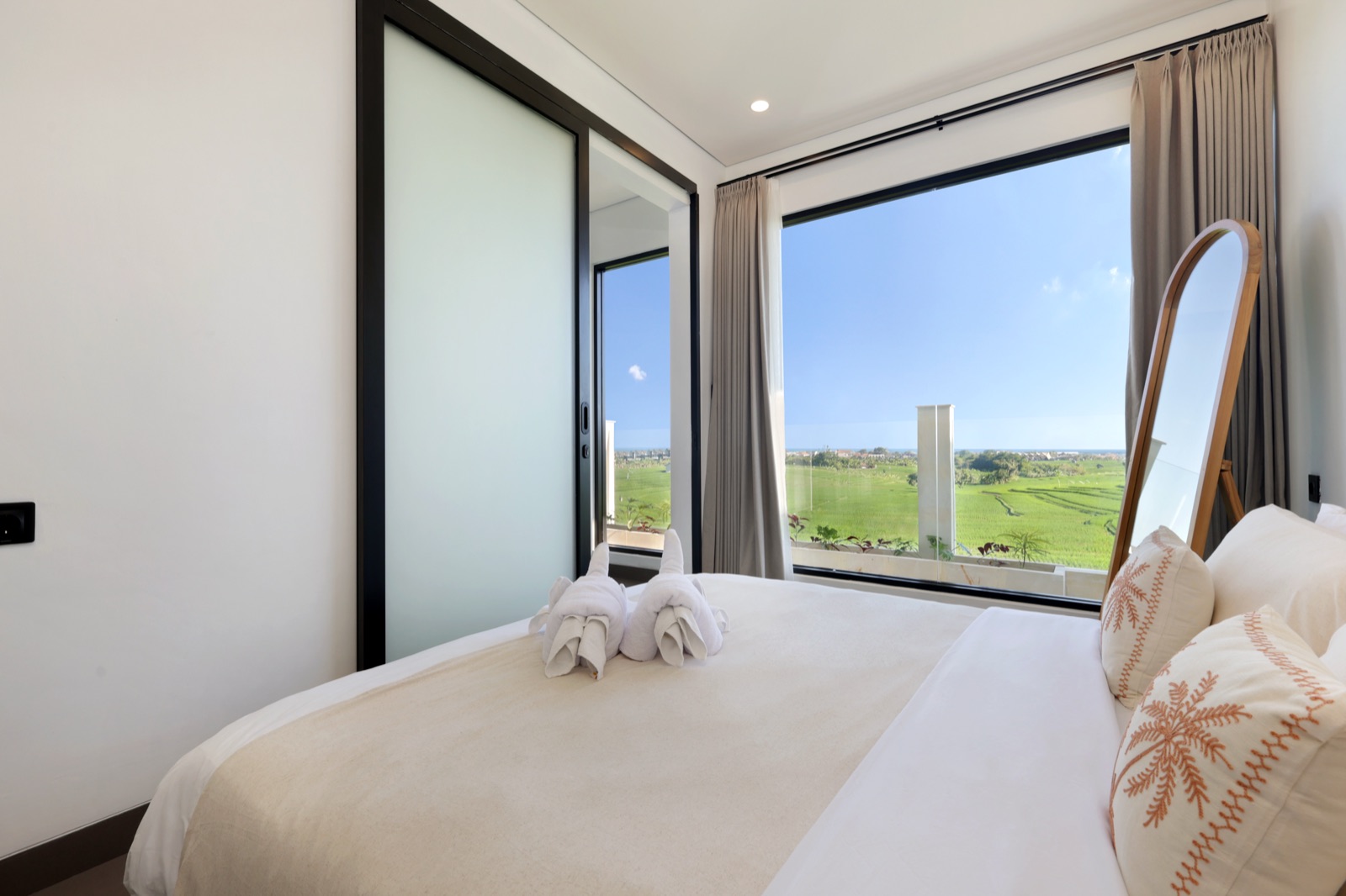 Bedroom 2, second view